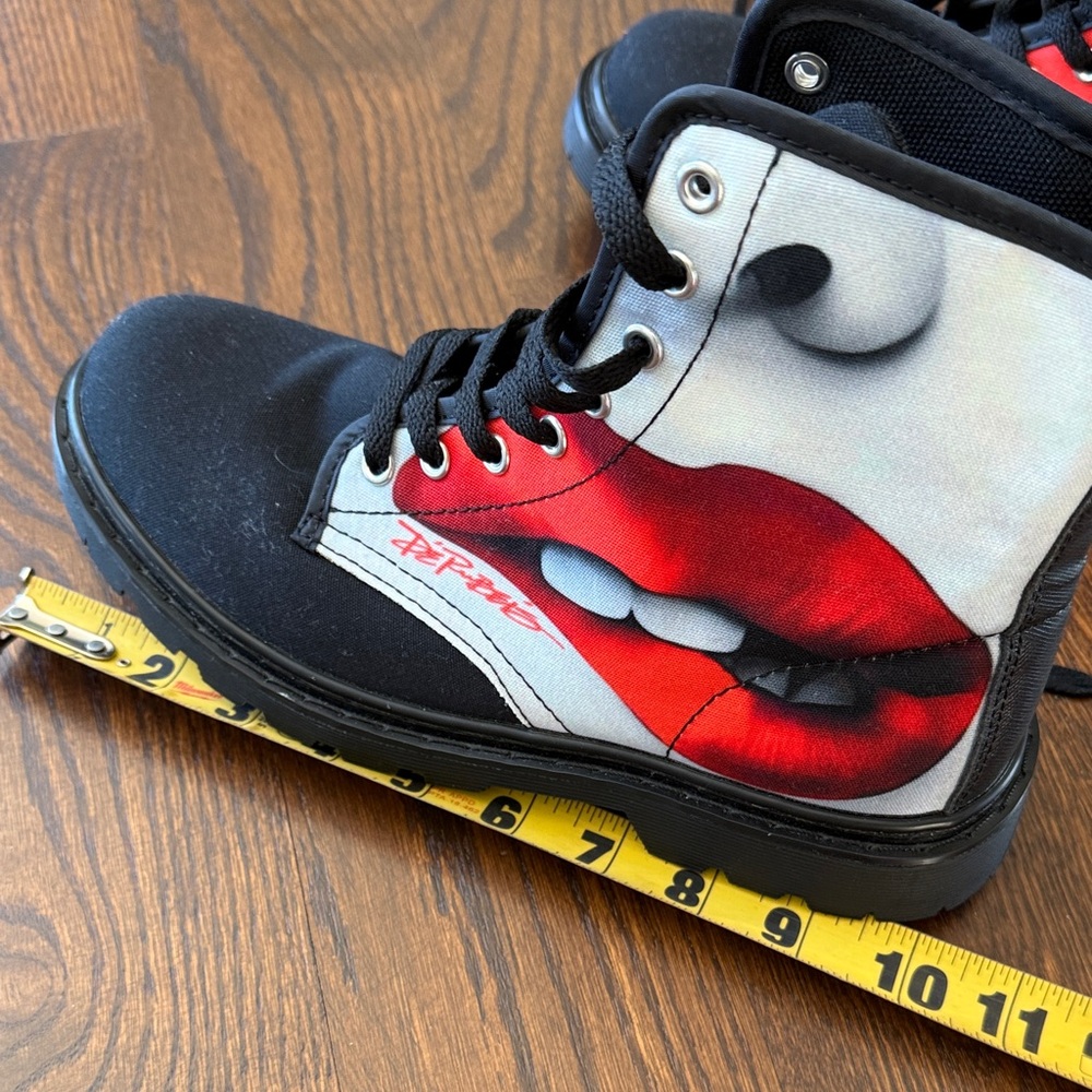 Stylish Black and Red canvas sneaker - Picture 5 of 6